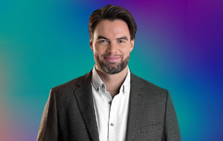 <b>Passing the mic</b>: Ryan Bridge makes way for Lisette Reymer at Newstalk ZB